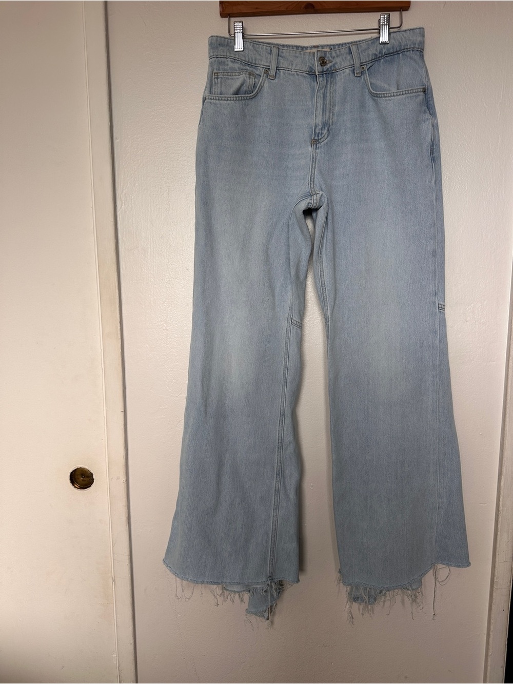 We The Free Light Blue Wide-Leg Frayed-Hem Jeans Size 29